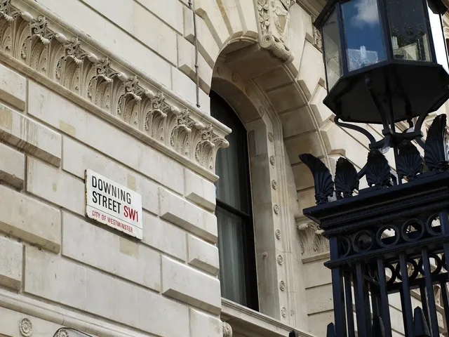 Blechschild London Street Sign Hyde Park London SW7 white