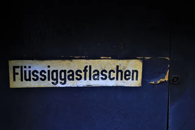 Blechschild Arm ist man nicht ohne Geld, ARM ist man ohne Herz. Metallschild tin sign Dekoschild 27x10