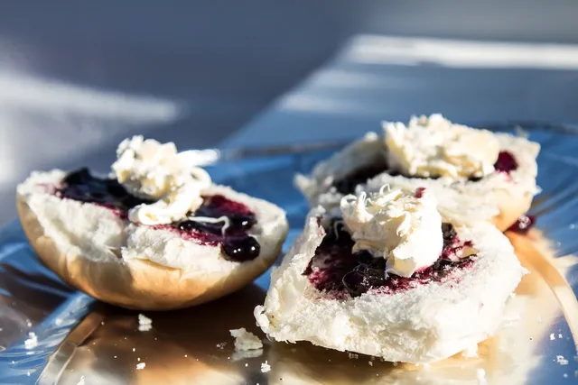 Blechschild Fabulous Cream Teas mit Scone